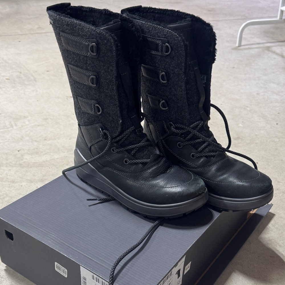 Ecco Black Women's Tall Lace-Up Winter Boots
